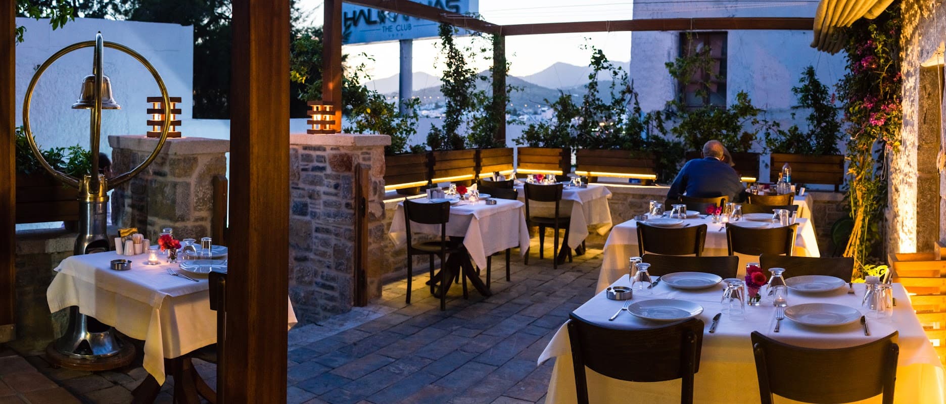 iki sandal geleneksel meyhane - Bar