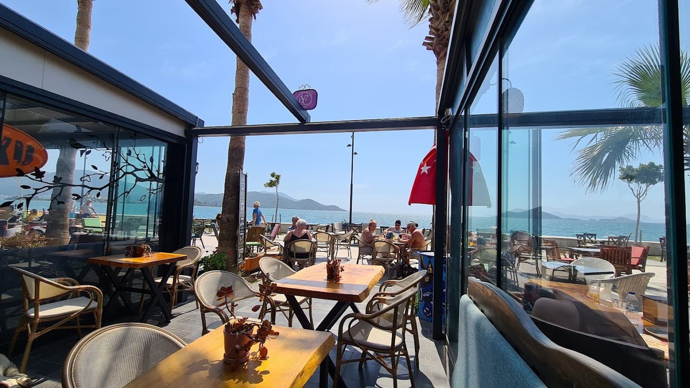 EY's Cafe-bistro - Bar