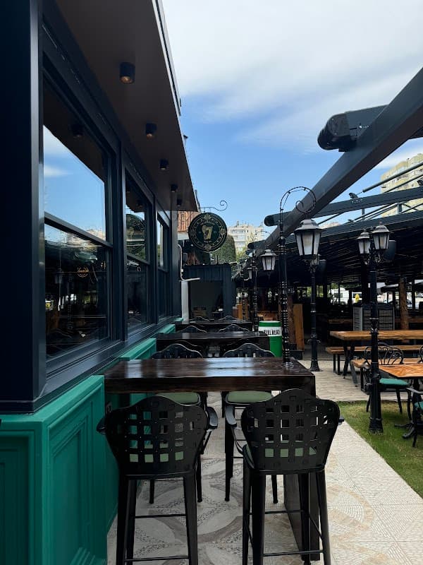 The Leprechaun Irish Pub - Bar