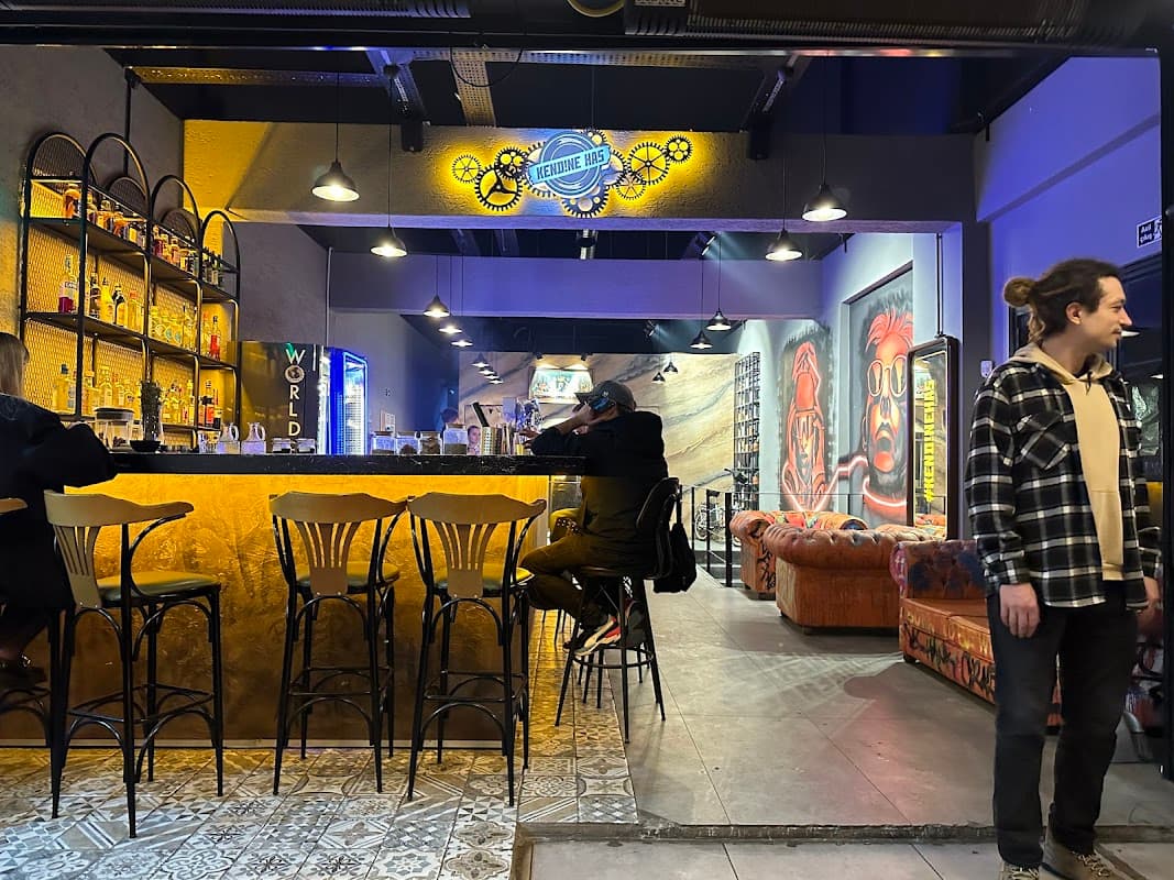 Crash Pub Özlüce - Bar